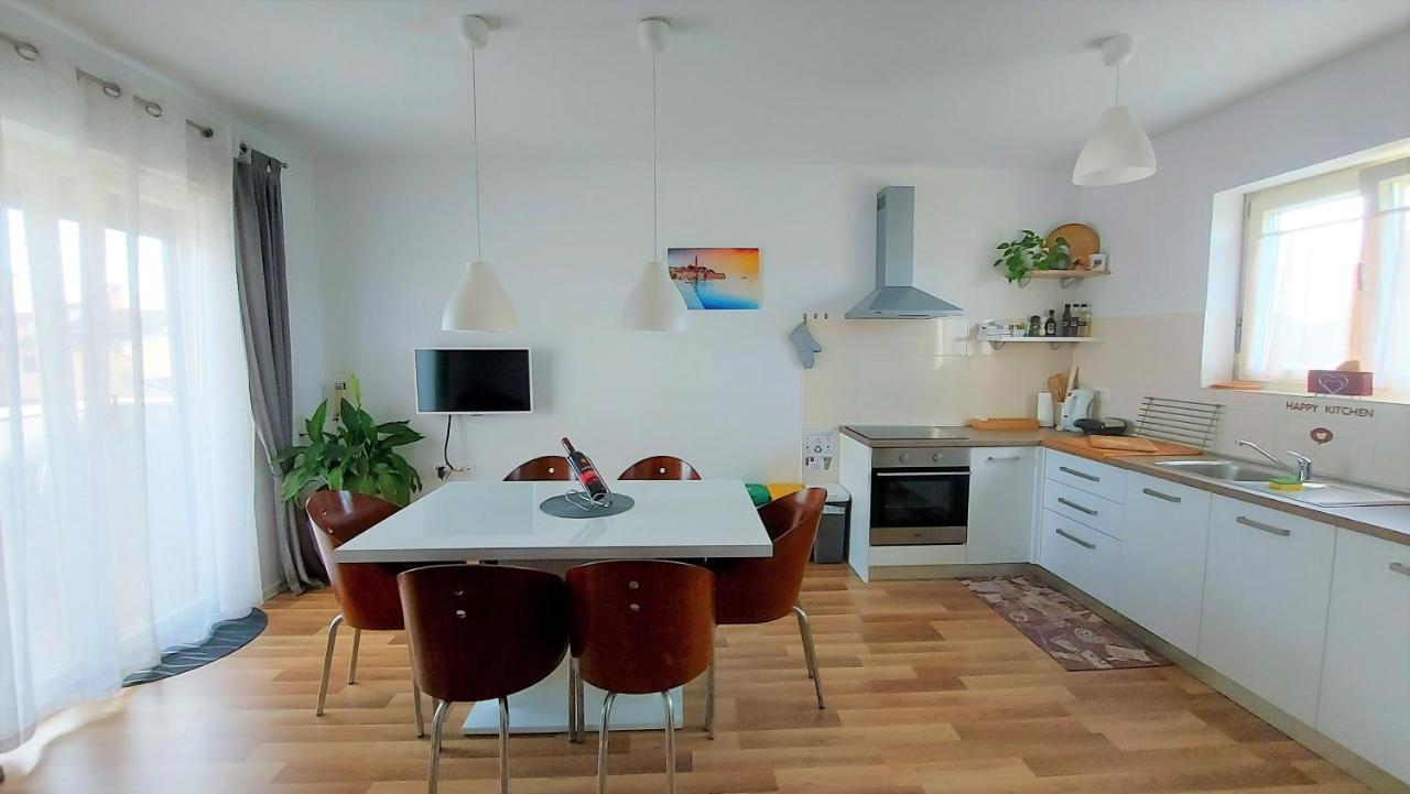 Rooms And Apartments Istrasoley 발 외부 사진