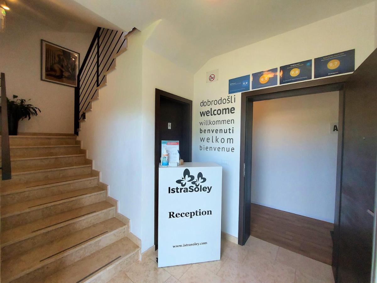 Rooms And Apartments Istrasoley 발 외부 사진