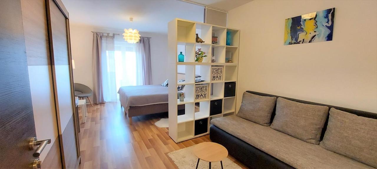 Rooms And Apartments Istrasoley 발 외부 사진