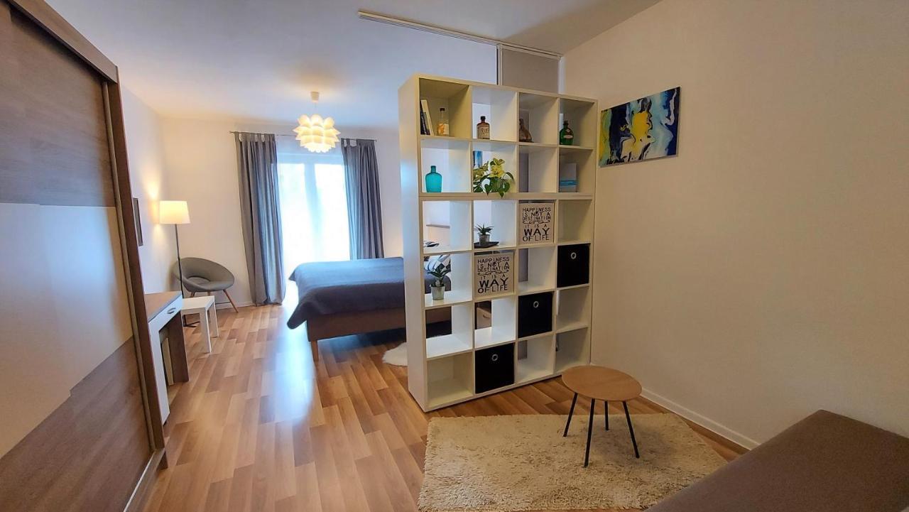 Rooms And Apartments Istrasoley 발 외부 사진