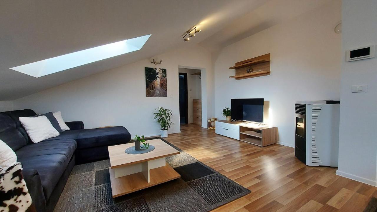 Rooms And Apartments Istrasoley 발 외부 사진