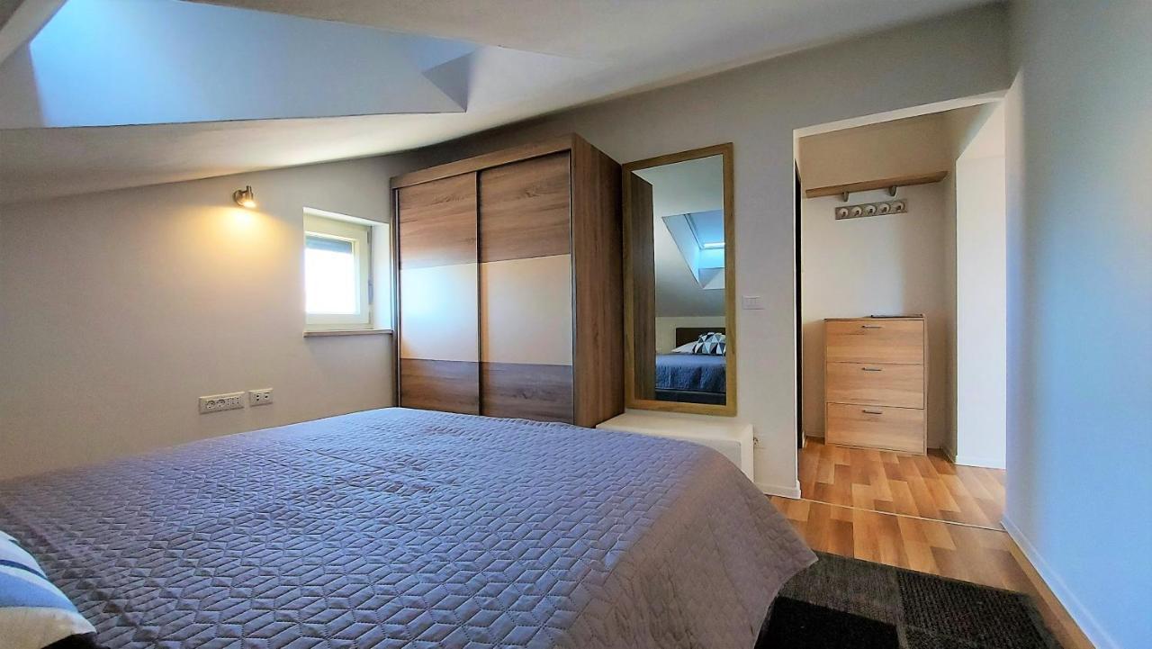 Rooms And Apartments Istrasoley 발 외부 사진