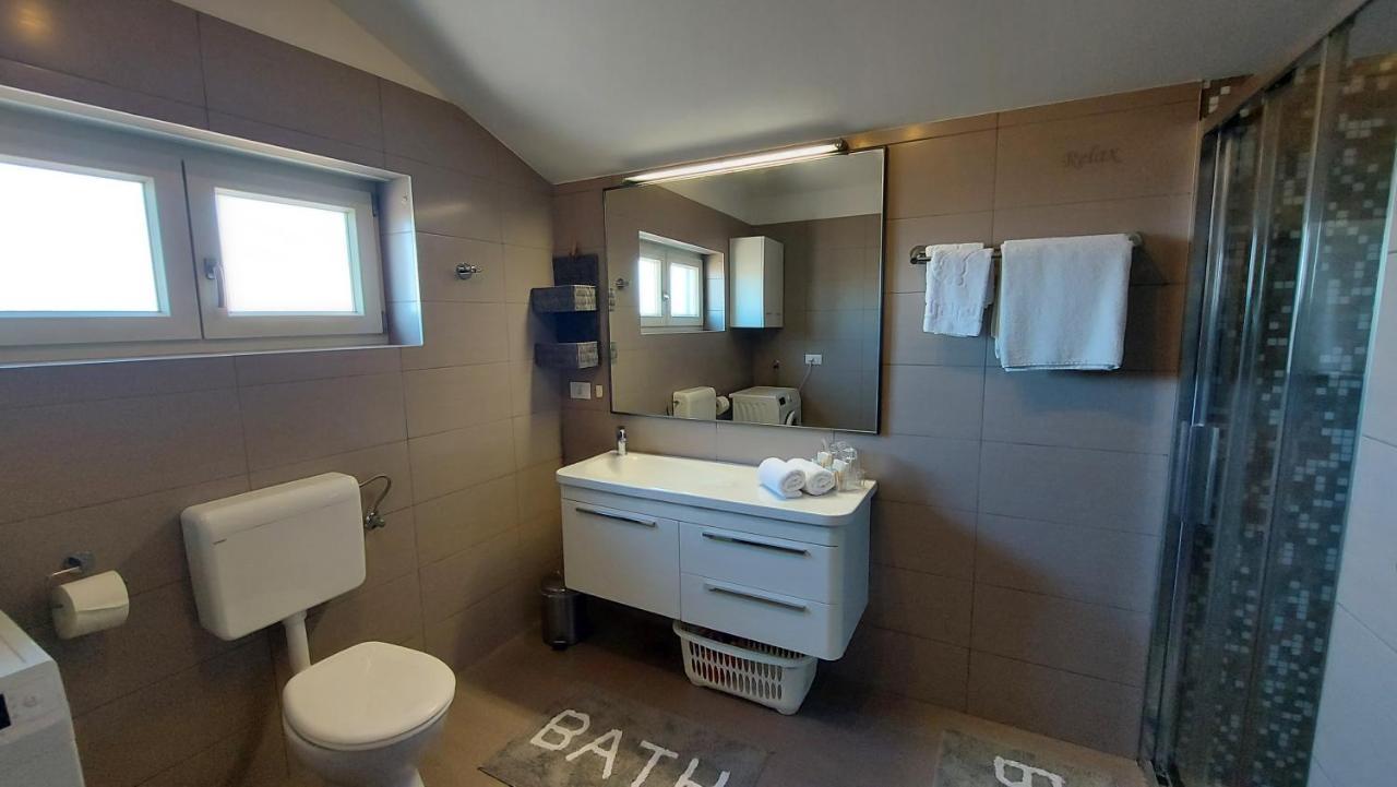 Rooms And Apartments Istrasoley 발 외부 사진